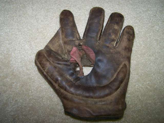Wright & Ditson Hole in Palm Crescent Glove Front
